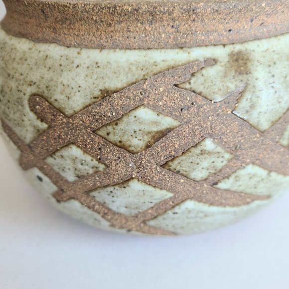 Vintage stoneware handmade ceramic pot/vase/cover pot/planter. Signed by artist. - Picture 3 of 6